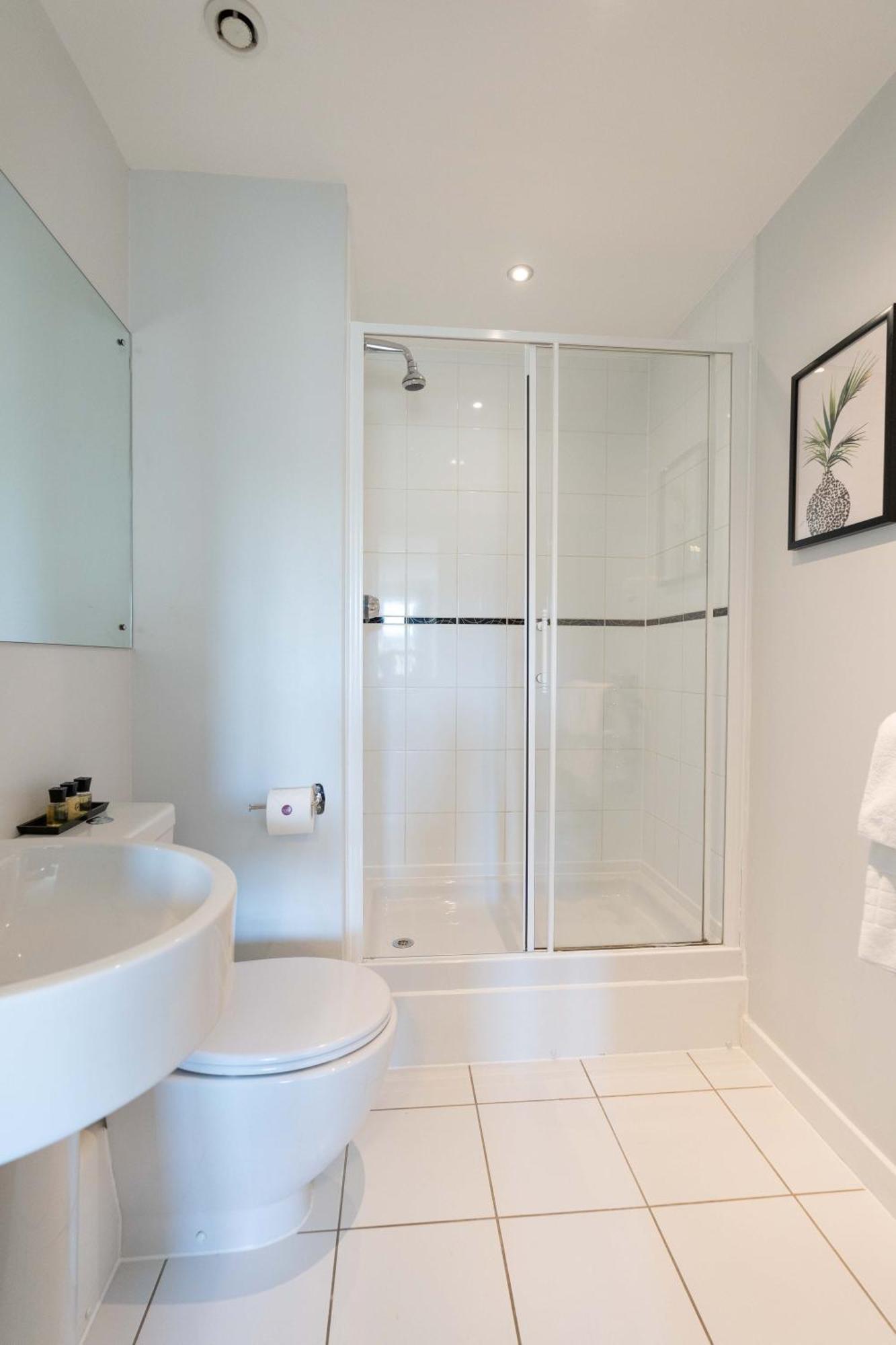 Cotels Centro - Location, Parking, Fibre Wifi, Smart Tv, Fully Equipped Kitchen Northampton