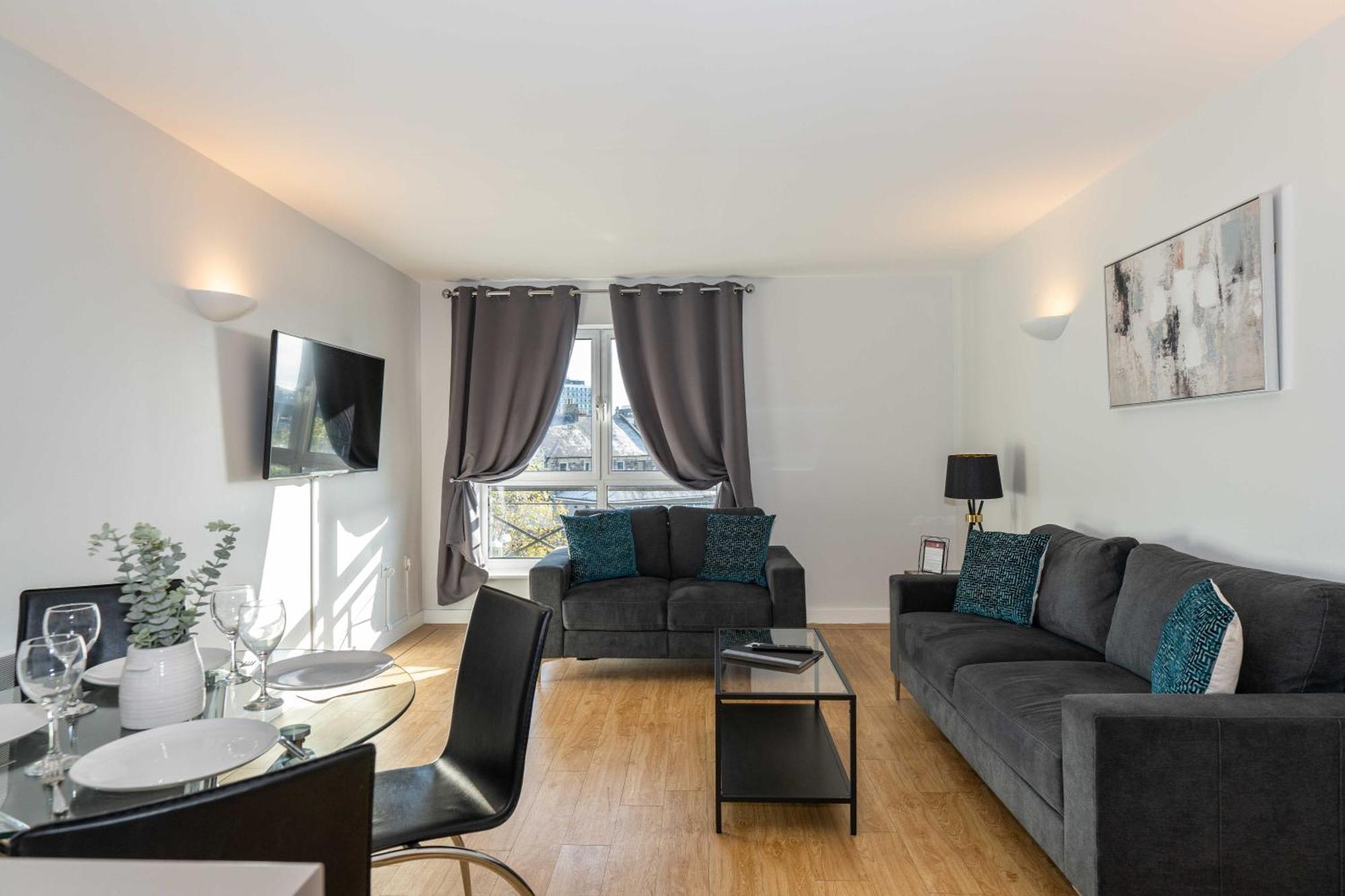 Cotels Centro - Location, Parking, Fibre Wifi, Smart Tv, Fully Equipped Kitchen Apartment *