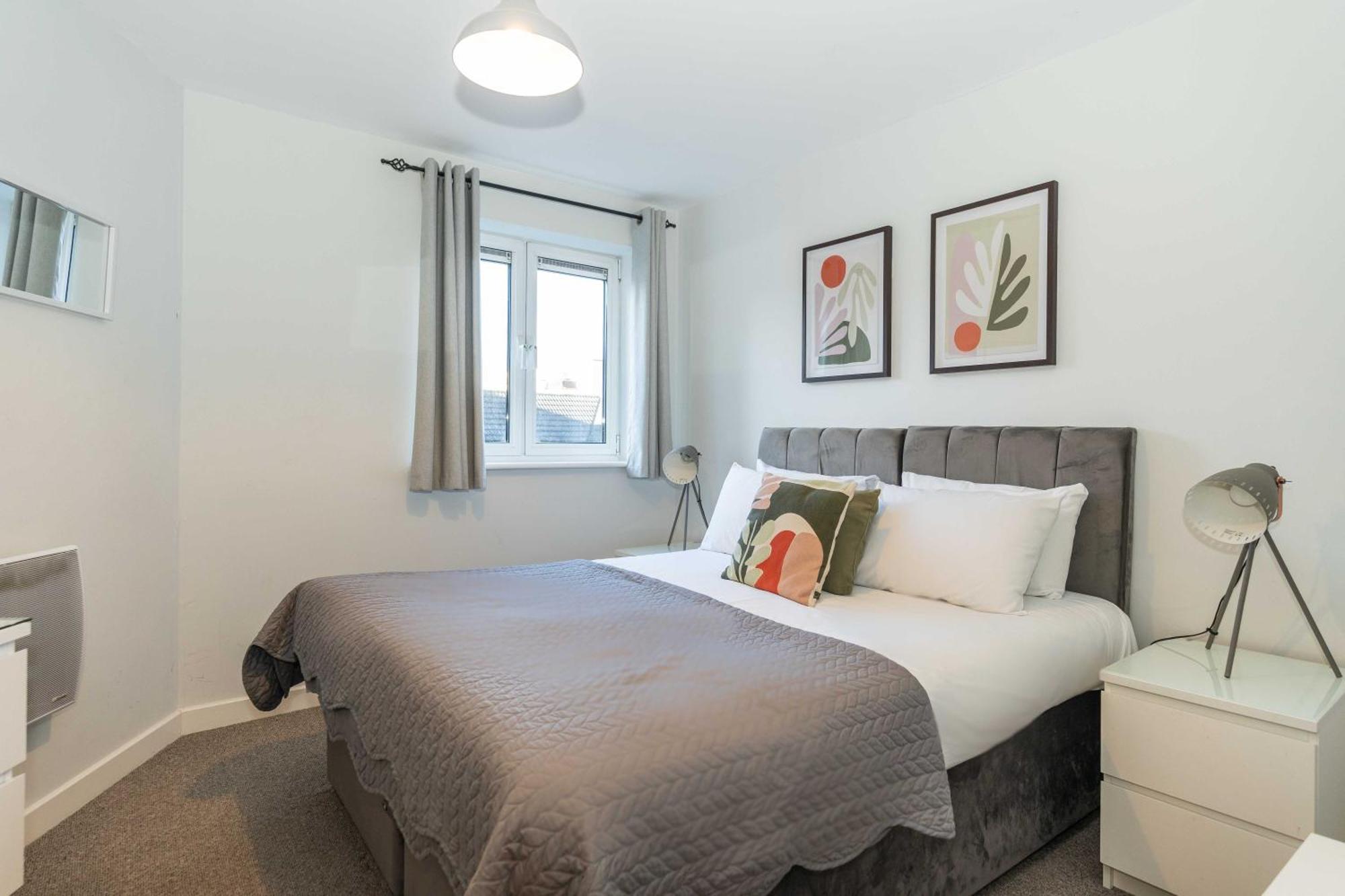 Cotels Centro - Location, Parking, Fibre Wifi, Smart Tv, Fully Equipped Kitchen * Northampton