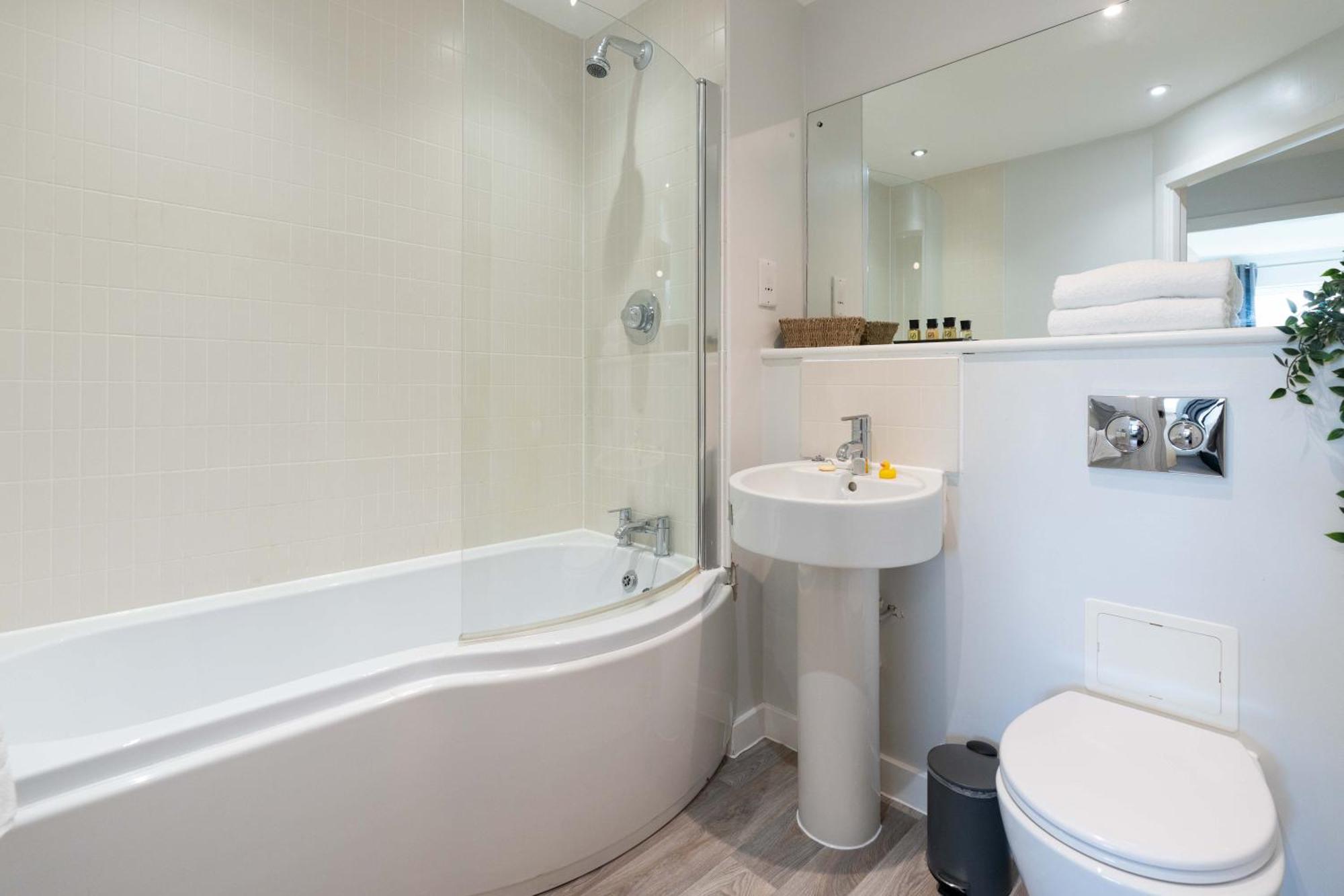 Cotels Centro - Location, Parking, Fibre Wifi, Smart Tv, Fully Equipped Kitchen Apartment Northampton