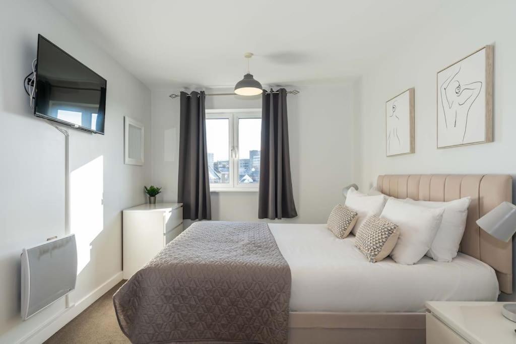 Cotels Centro - Location, Parking, Fibre Wifi, Smart Tv, Fully Equipped Kitchen * Northampton